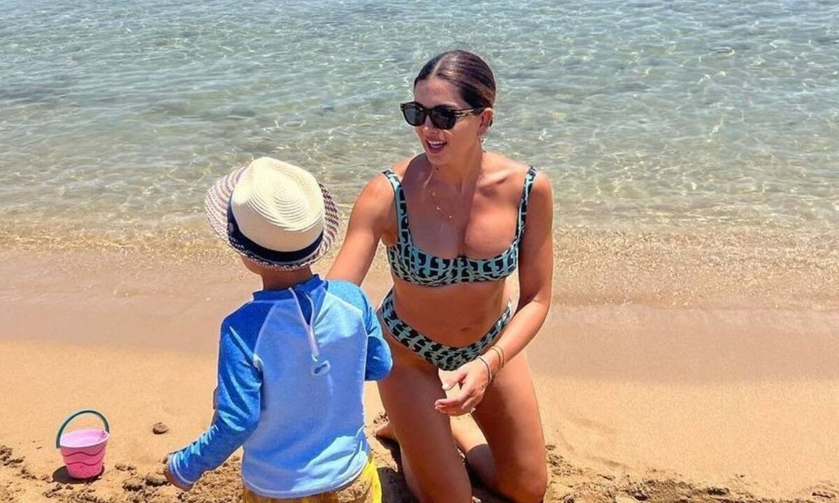 Σταματίνα Τσιμτσιλή: Φωτογράφισε τον γιο της στη γραφική Αστυπάλαια