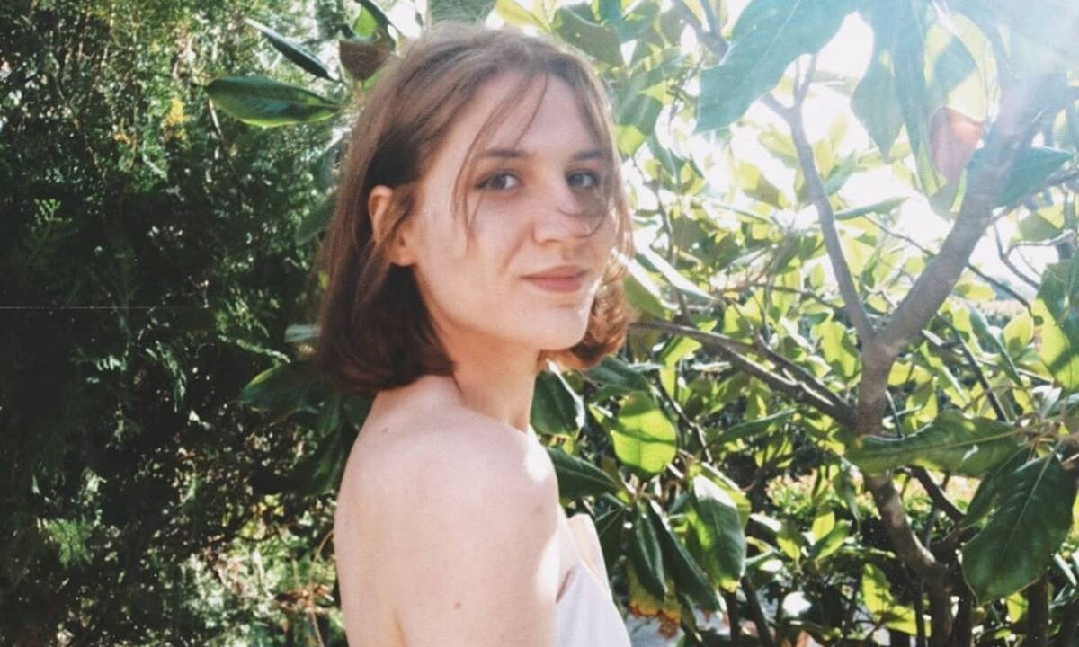 Όλγα Σκιαδαρέση: Η κόρη του Σκιαδαρέση και της Μάλφα ποζάρει γυμνή και ανεβάζει την... θερμοκρασία