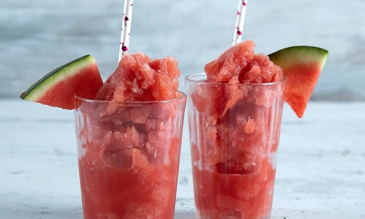 Η απόλυτη συνταγή για γρανίτα καρπούζι που θα σε δροσίσει στη στιγμή
