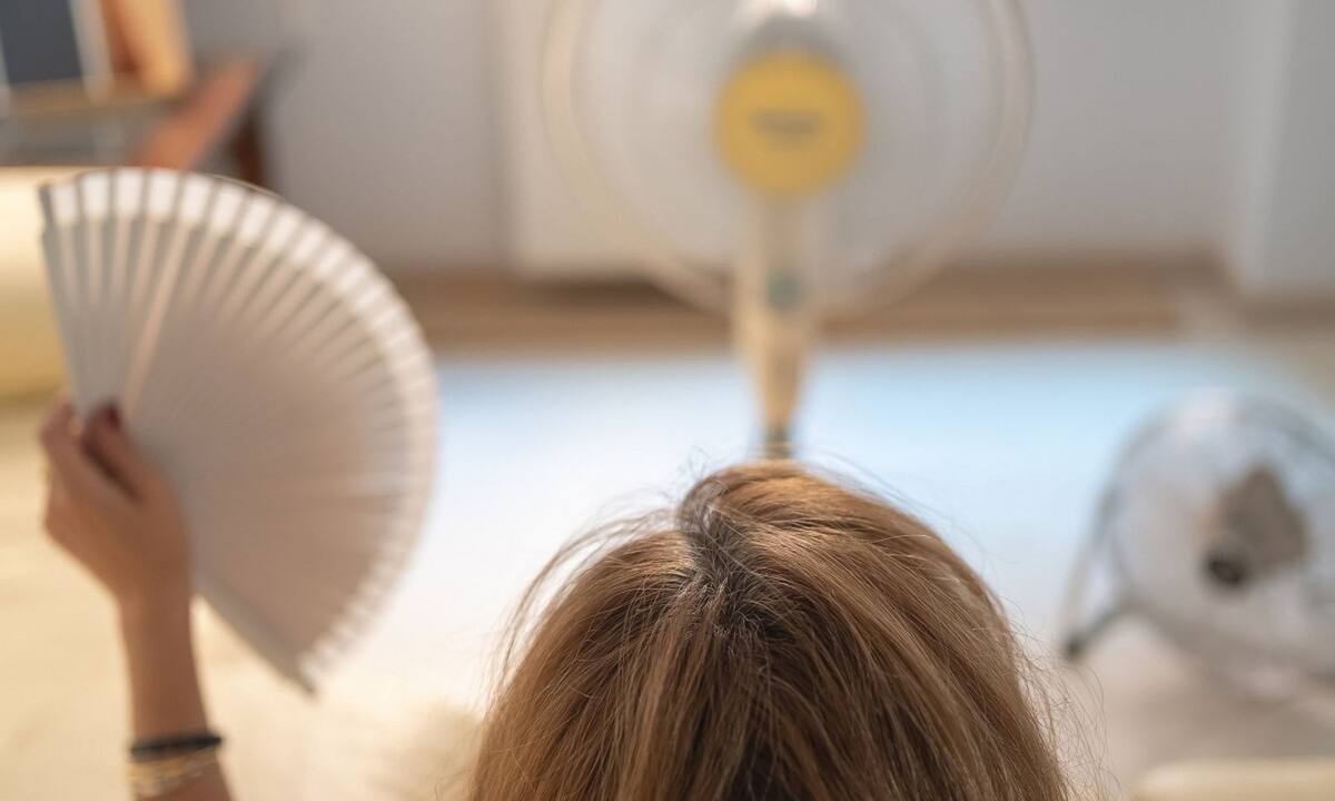 7 τρόποι για να διατηρήσετε το σπίτι σας δροσερό κατά τη διάρκεια ενός καύσωνα