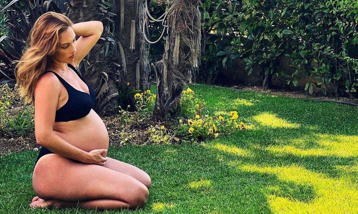 Τατιάνα Μελίδου: Ποζάρει με μαγιό λίγες μέρες πριν γεννήσει το πρώτο της παιδί