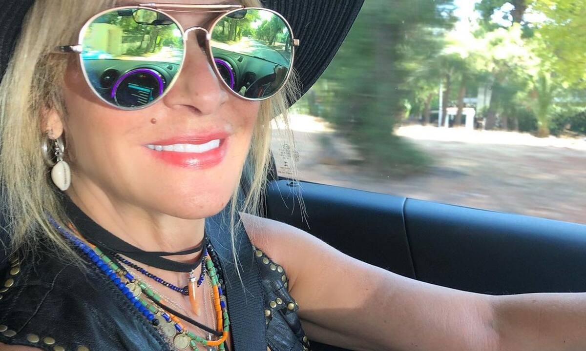 Άννα Βίσση: Η σπάνια φωτογραφία αγκαλιά με την αδερφή της, Νίκη