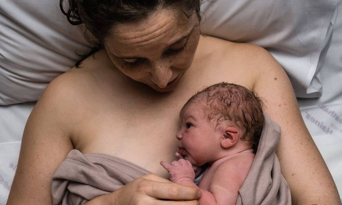 Η πρώτη αγκαλιά μαμάς και νεογέννητου - Υπέροχες φωτογραφίες