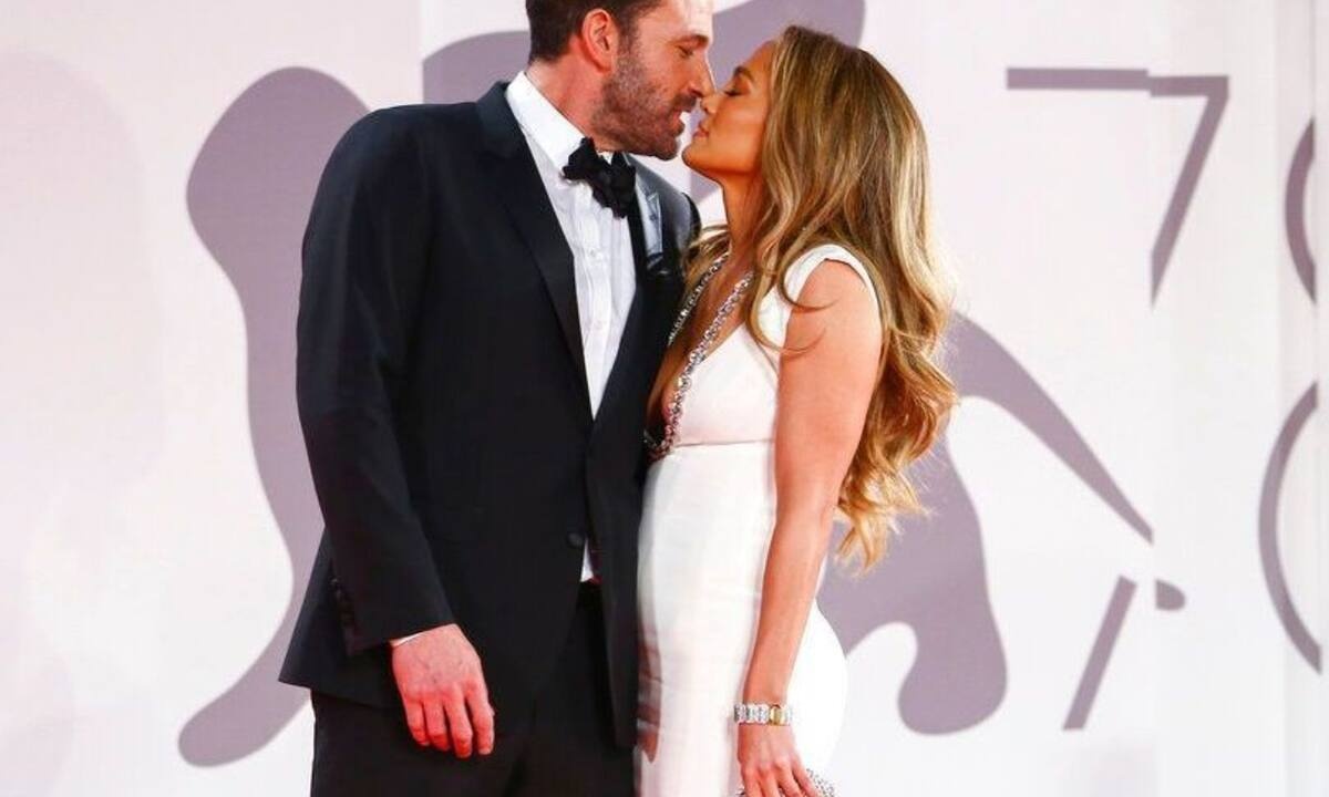 Ο αδερφός του Ben Affleck μίλησε για την ηχηρή απουσία του από τον γάμο και δεν έπεισε