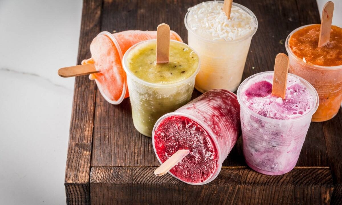 Φτιάξτε τρίχρωμες γρανίτες με καρπούζι, γάλα καρύδας και ακτινίδιο