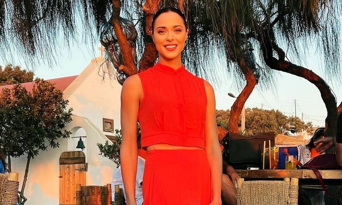 Ευαγγελία Συριοπούλου: Ποζάρει αγκαλιά με τον σύντροφό της – Η νέα απίθανη φώτο με μπικίνι