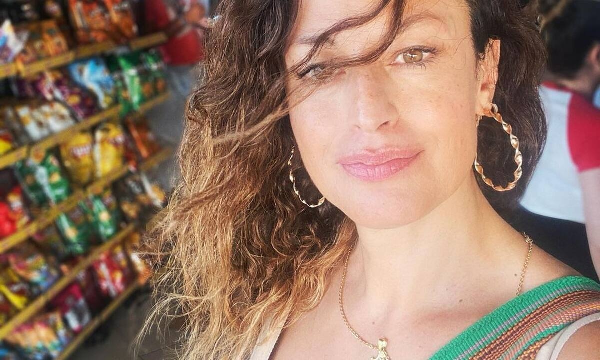 Η Δωροθέα Μερκούρη έχει μια καλλονή αδερφή: Η απίθανη ομοιότητά τους