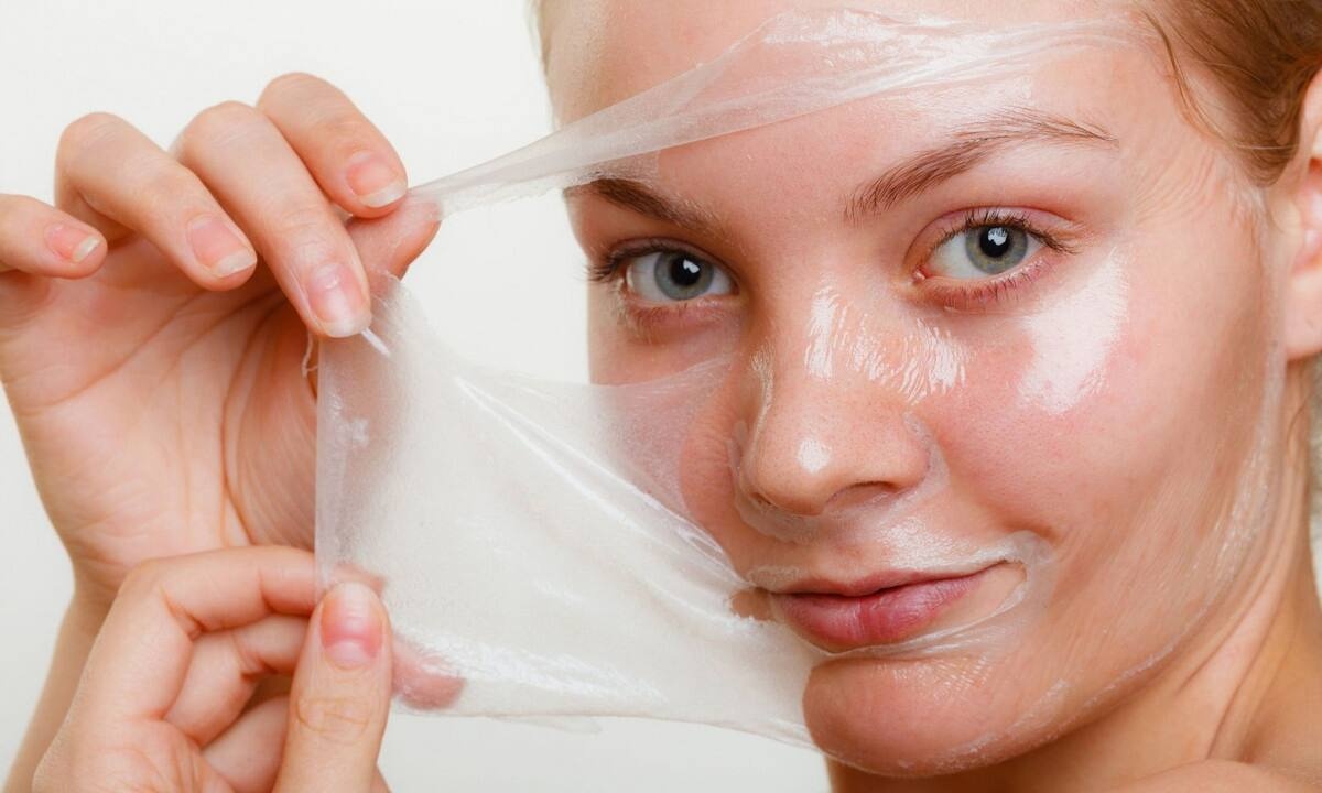Αυτή τη σπιτική peel-off μάσκα προσώπου θα την λατρέψετε
