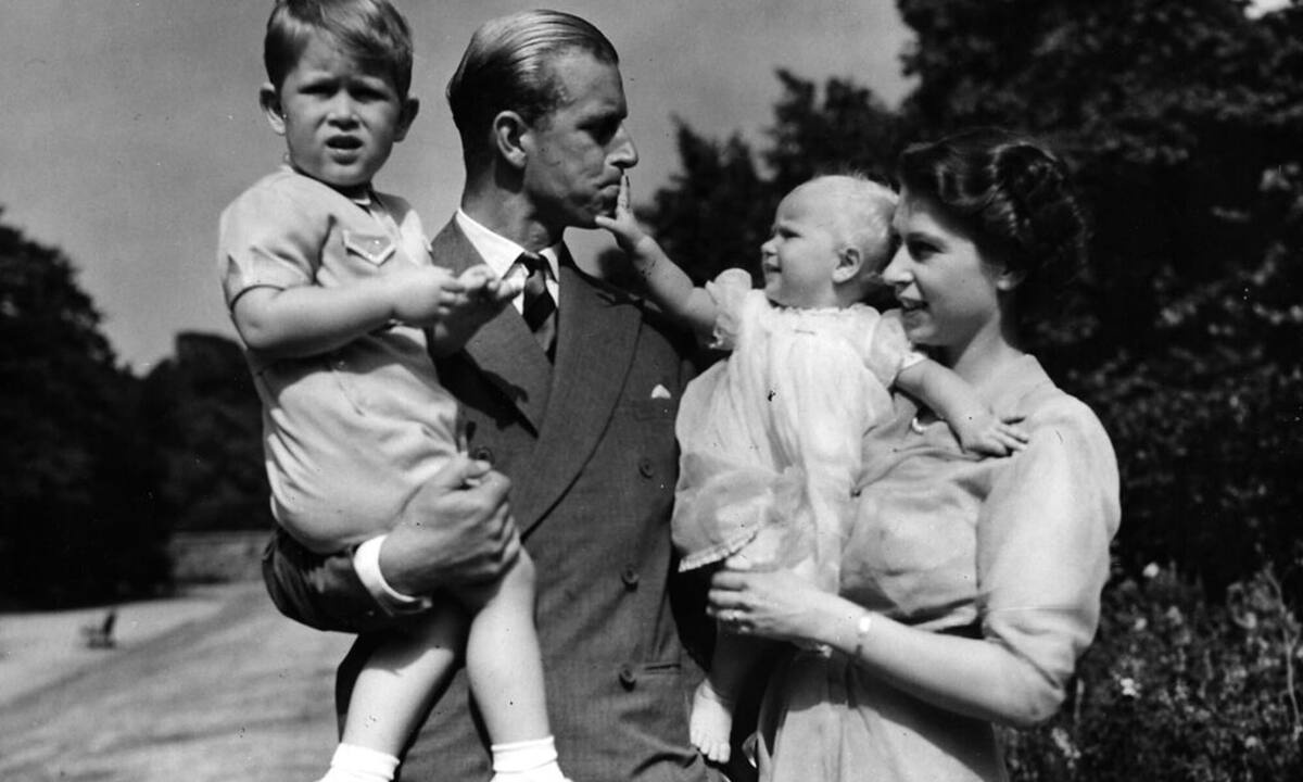 Η Ελισάβετ ως μητέρα: Οι εγκυμοσύνες, οι τοκετοί, ο θηλασμός και η ανατροφή των παιδιών της