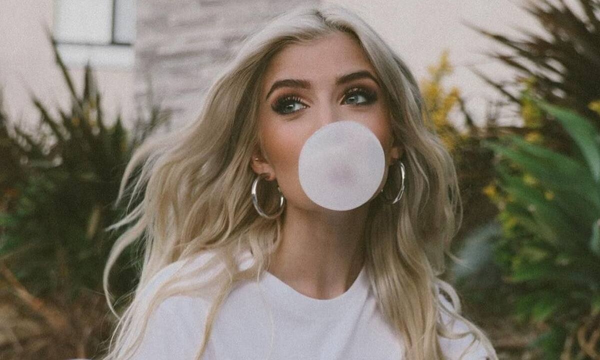 Η κόρη της Denise Richards και του Charlie Sheen είναι πια 18 και εντυπωσιάζει όπως η μαμά της