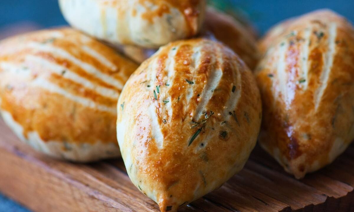 Πανεύκολα τυροπιτάκια για το σχολείο