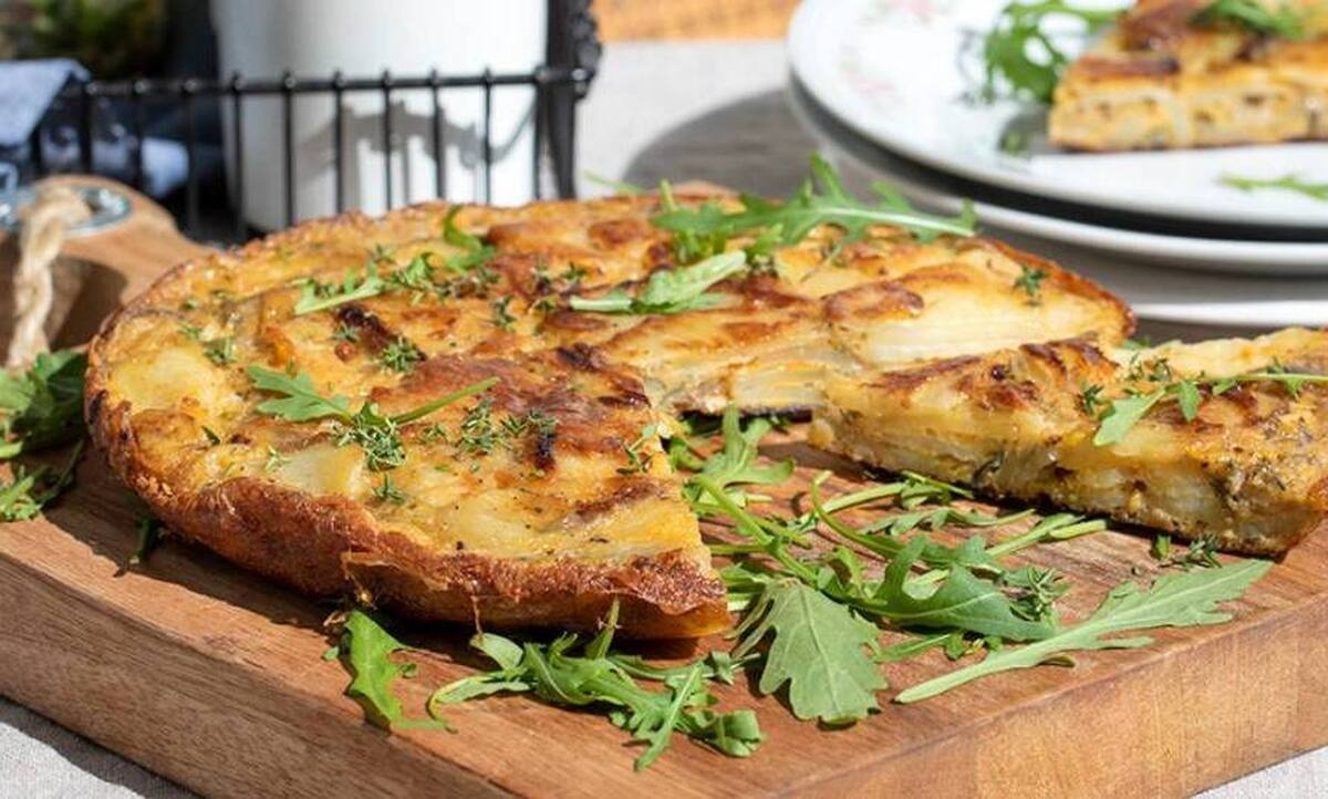 Ισπανική τορτίγια (Ομελέτα με πατάτες) από τον Άκη Πετρετζίκη