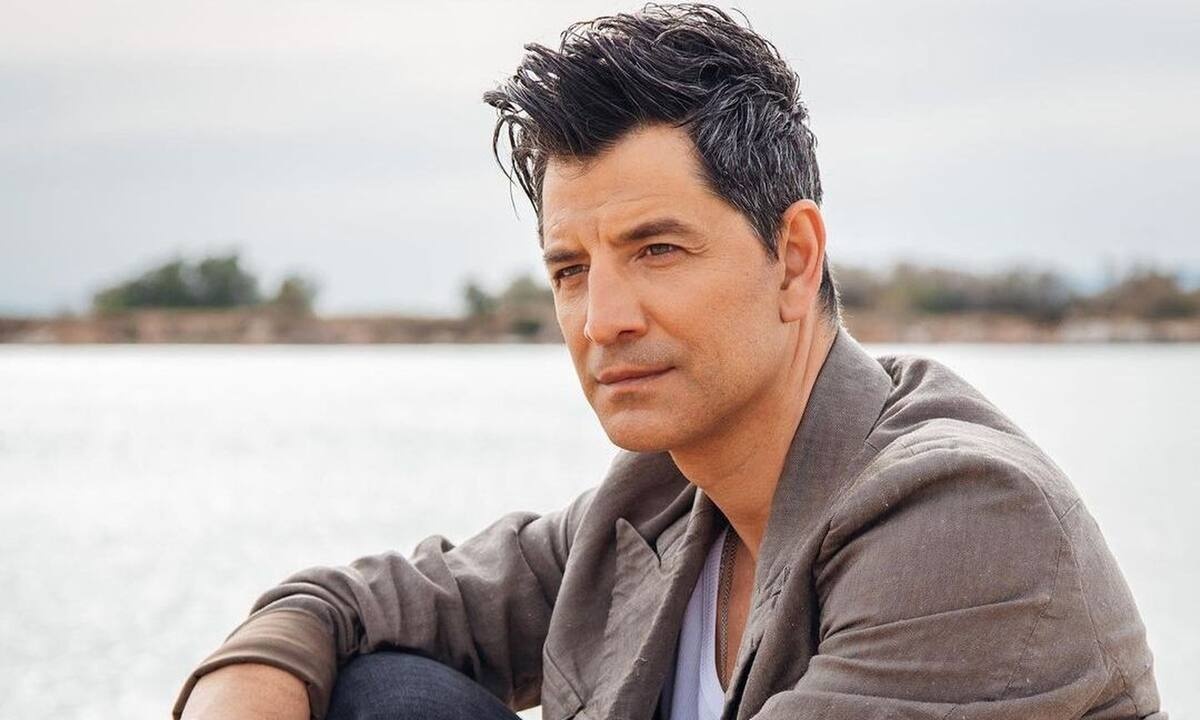 Σάκης Ρουβάς: Αποκάλυψε ότι «έκλεβε» τον γείτονα - Το βίντεο που έγινε viral