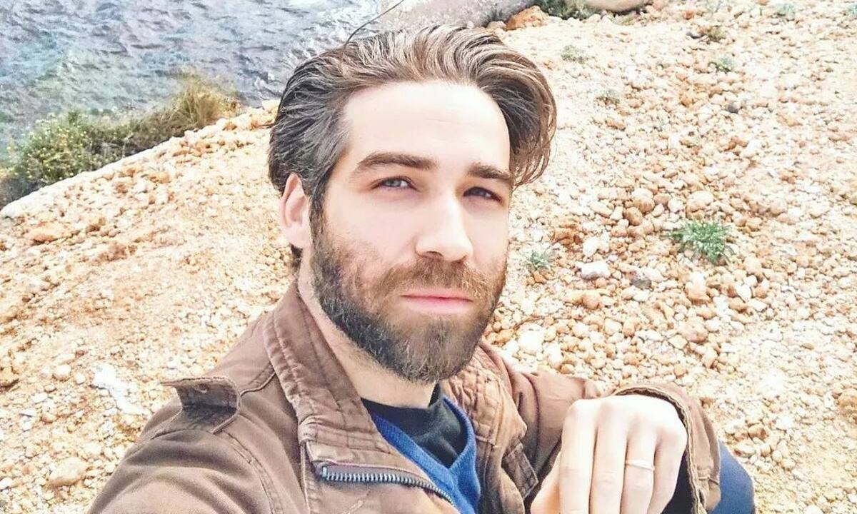 Γιώργος Χριστοδούλου: Ο γιος του Σταύρου από τον «Σασμό» ανέβασε πυρετό – Η επική του ατάκα