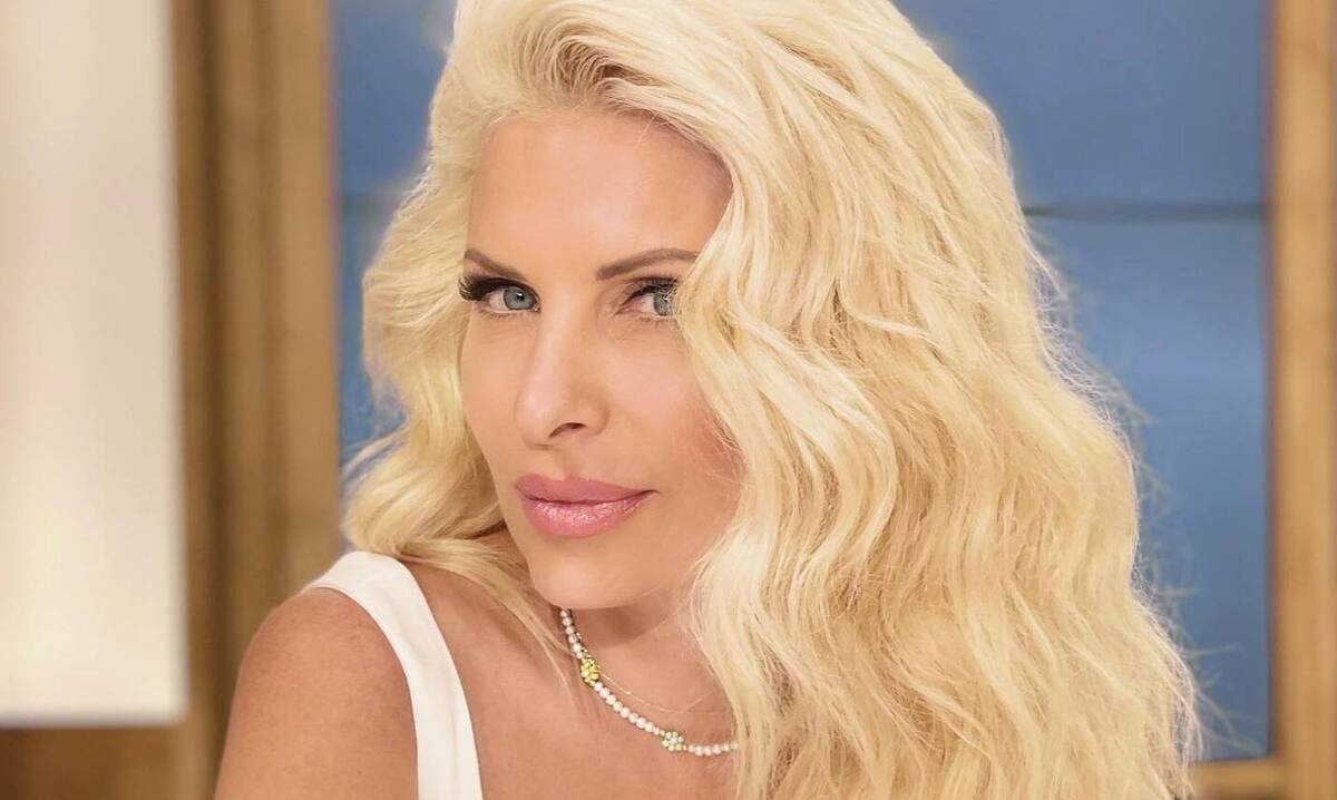 Ελένη Μενεγάκη: Εισέβαλε άλα Μέριλιν Μονρόε και αποθεώθηκε - «Είσαι ποίημα…»!