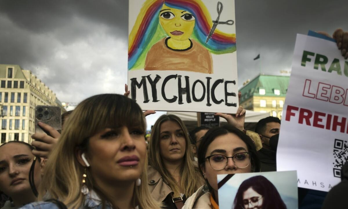 Γιατί αφορά όλους η δολοφονία της 17χρονης Nika Sakrami στο Ιράν
