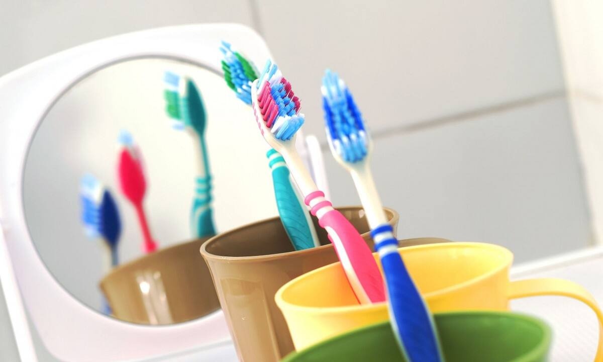 Πώς να καθαρίσετε σωστά την οδοντόβουρτσά σας