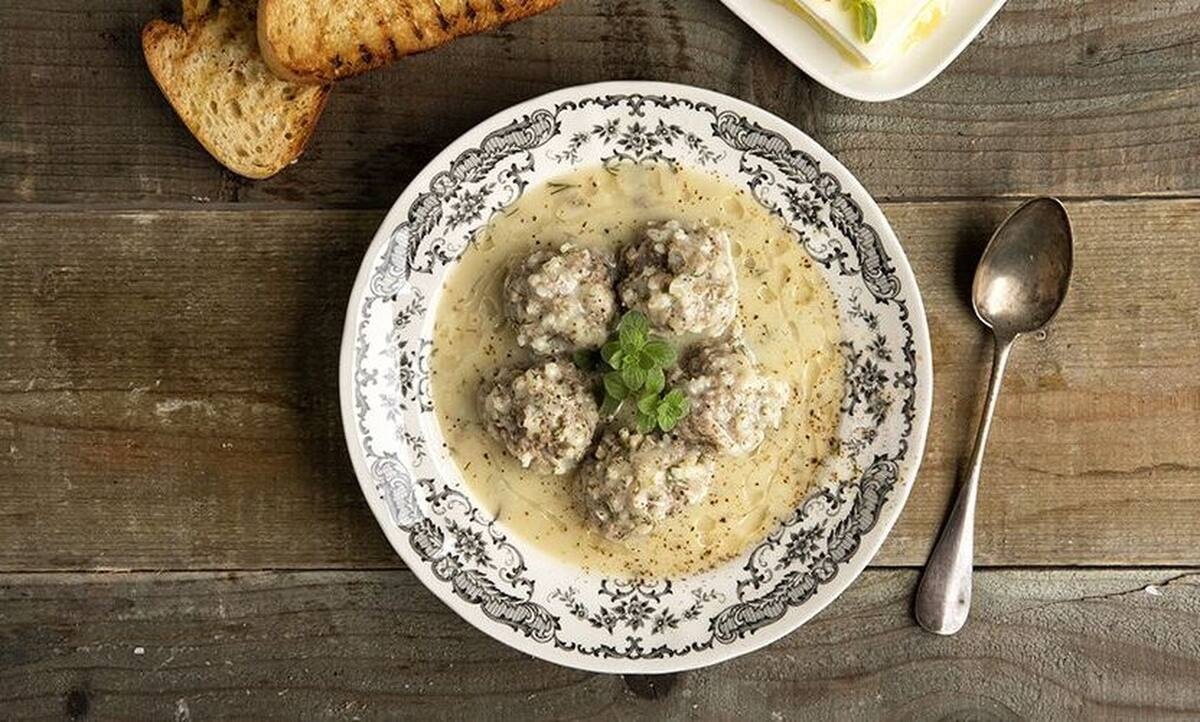 Γιουβαρλάκια αυγολέμονο από τον Άκη Πετρετζίκη