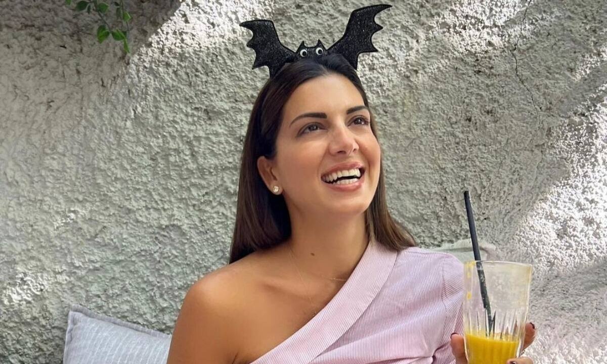 Σταματίνα Τσιμτσιλή:Γιορτάζοντας το Halloween-Η φώτο με την κόρη της και τις νυχτερίδες στα μαλλιά