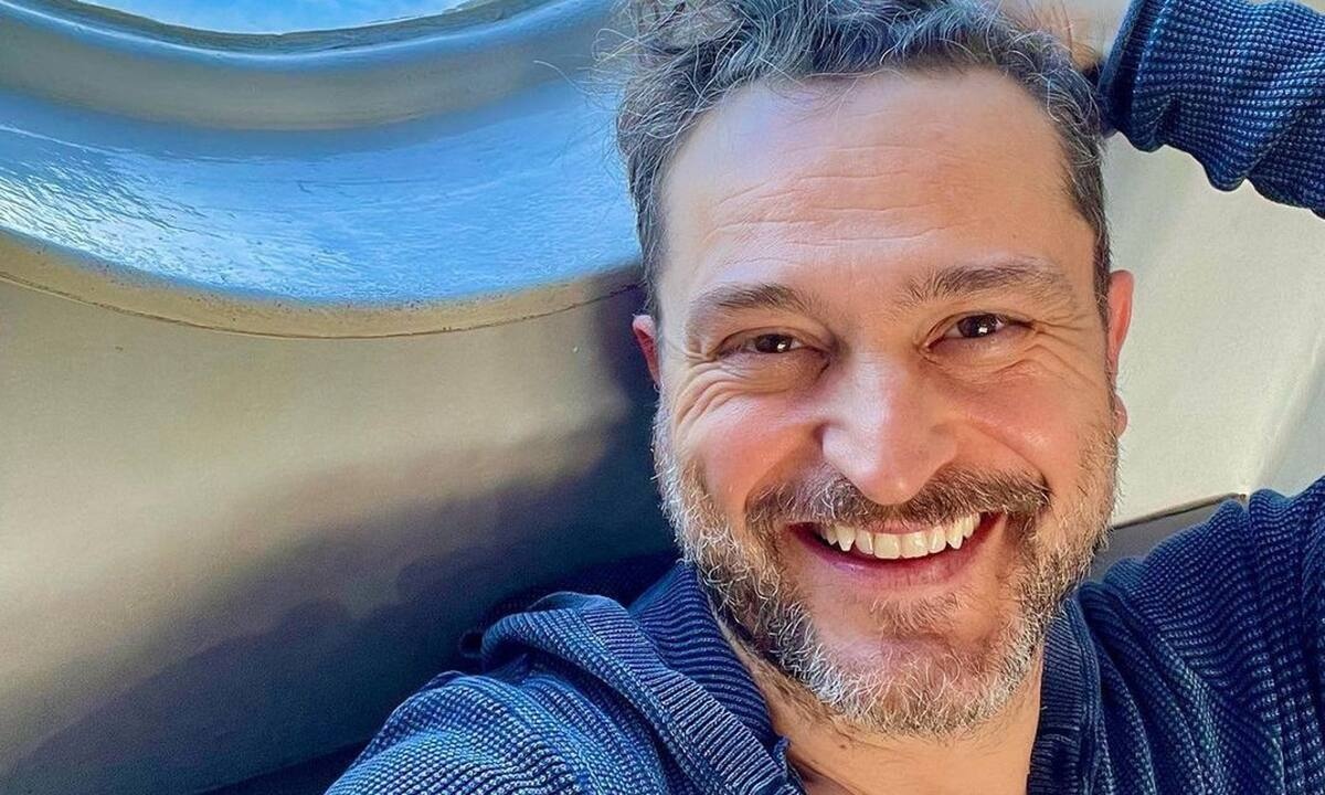 Έχεις δει πόσο μοιάζει ο Γιώργος Καραμίχος με τα 2 παιδιά του;