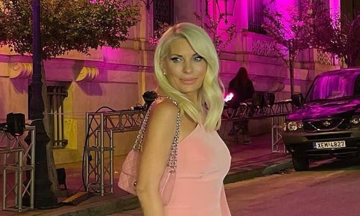 Ελένη Μενεγάκη: H αμήχανη στιγμή μπροστά στις κάμερες που δεν πρόσεξες