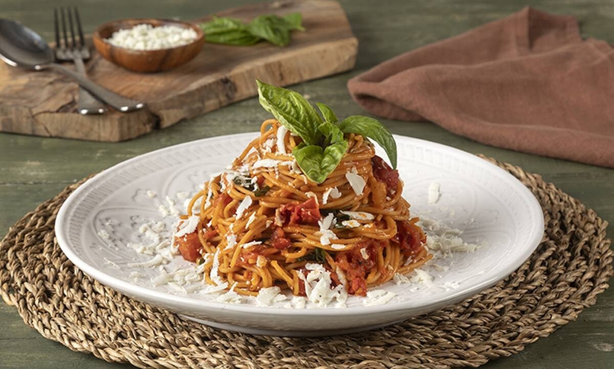 Σπαγγέτι με ρεβίθι και σάλτσα από τον Άκη Πετρετζίκη