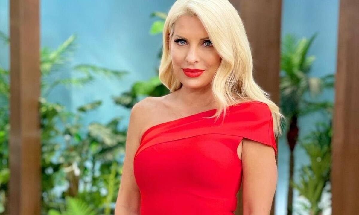 Ελένη Μενεγάκη: Οι ευχές στον Τσούλη για τη γέννηση του γιου και η ανακοίνωση για την επιστροφή του