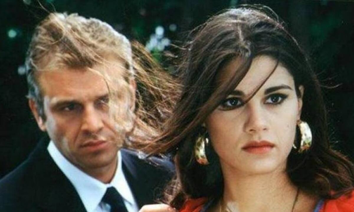 25 χρόνια μετά τους «Ψίθυρους καρδιάς», το Twitter προσκυνά την Ερατώ