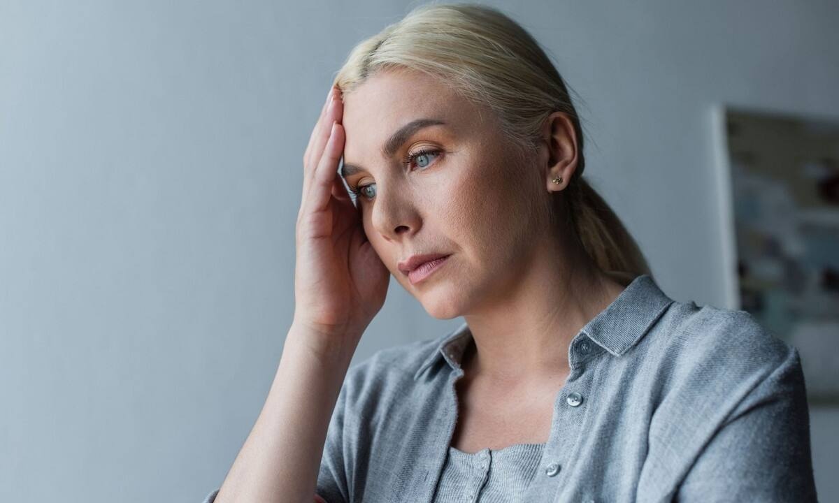 Εμμηνόπαυση: Τα συμπτώματα που αγνοούν οι 8 στις 10 γυναίκες