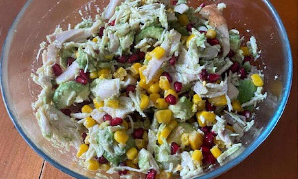 Δροσερή healthy σαλάτα με κοτόπουλο- Γράφει η Majenco