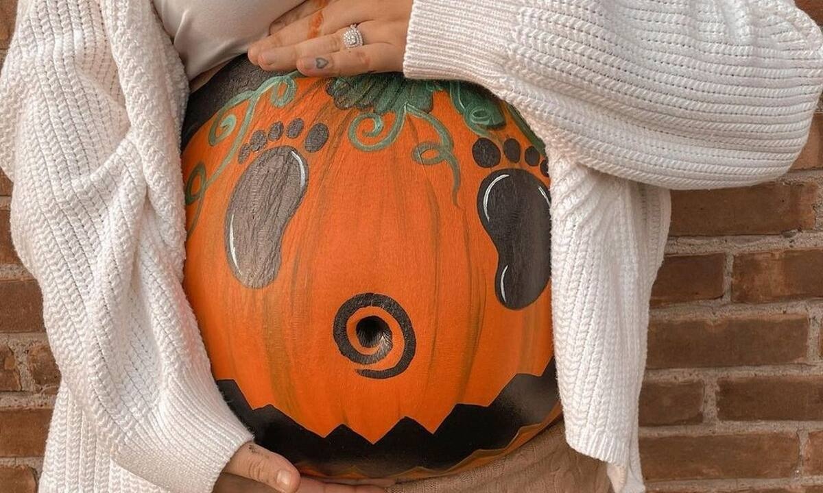 Έγκυες ζωγραφίζουν στις κοιλιές τους κολοκύθες (εικόνες)