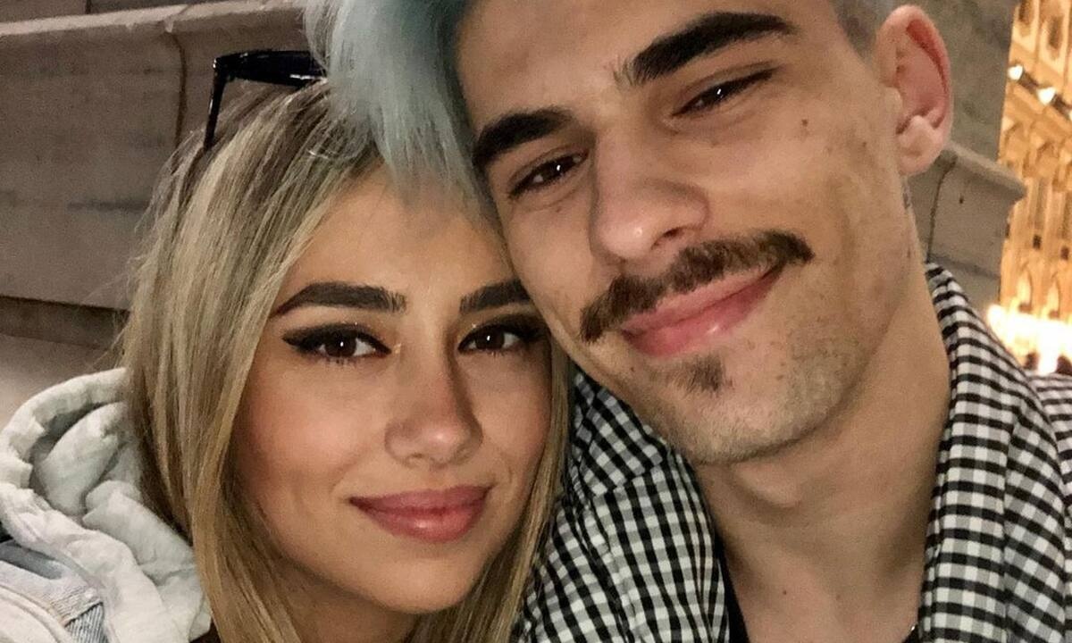 Η κοπέλα του FY αποκάλυψε τι της τη σπάει σε εκείνον