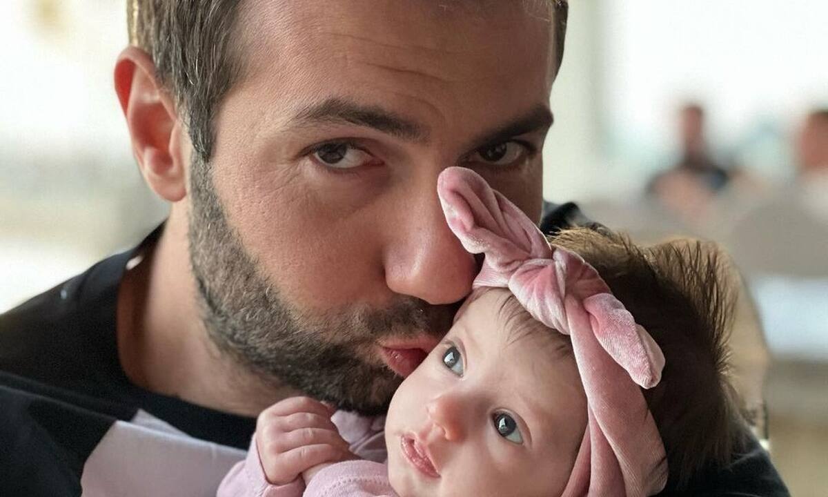 Μπεζάν- Παππάς: Η πρώτη οικογενειακή φωτογραφία με την μικρή Χριστίνα- Περήφανοι γονείς!