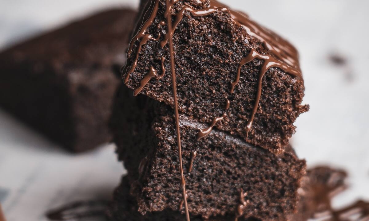 Πώς θα φτιάξεις το πιο νόστιμο κέικ σοκολάτας μέσα σε 5 λεπτά