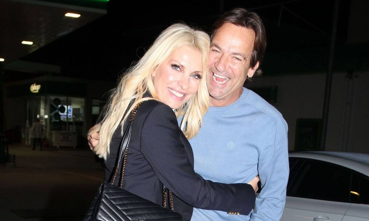 Η Ελένη Μενεγάκη έγινε 53: Οι υπέροχες φωτογραφίες με τον Μάκη της