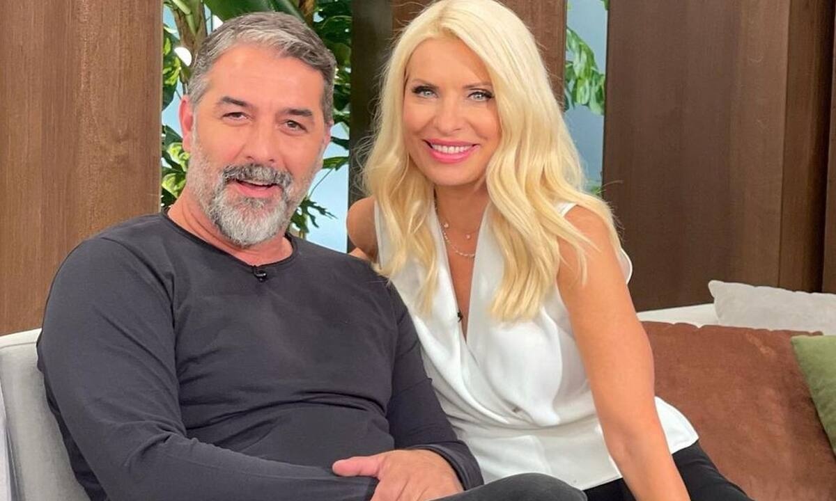 Τι συνδέει τον 45χρονο Μπισμπίκη με την 53χρονη Μενεγάκη;