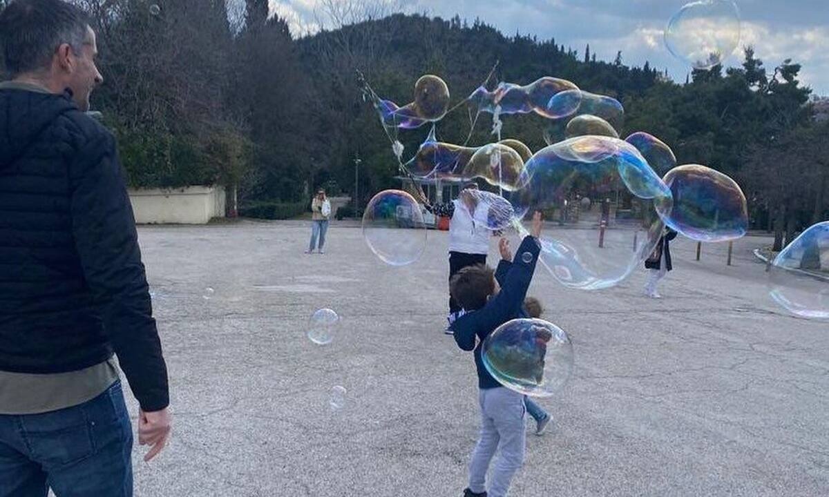 Κώστας Μπακογιάννης: Βόλτα στο Νομισματικό Μουσείο με τον Δήμο