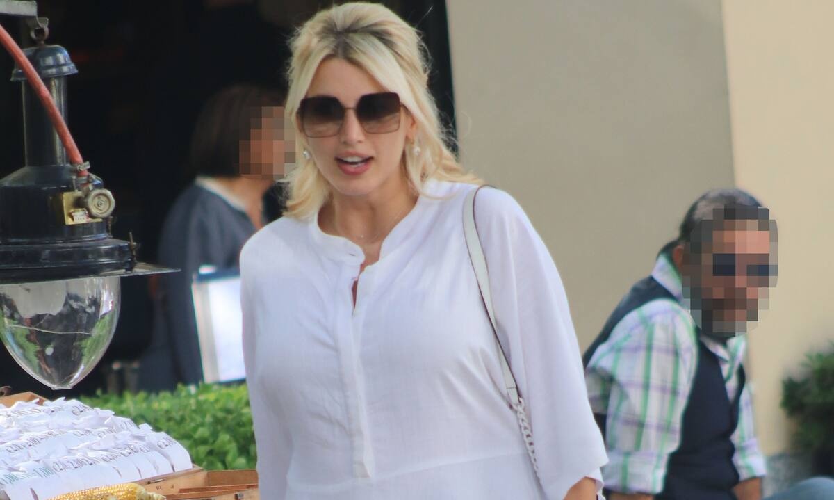 Σπυροπούλου: Εμφανίστηκε με το πιο απλό αλλά συγχρόνως και πιο χαριτωμένο pregnancy outfit!