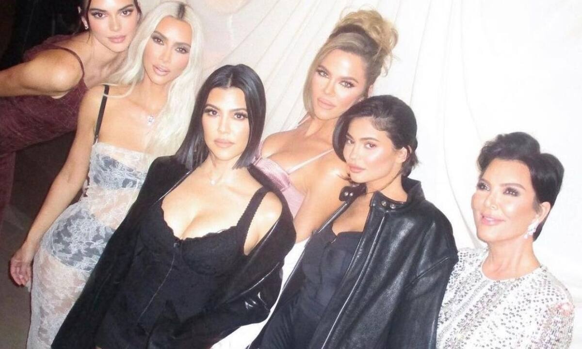 H επική μεταμόρφωση των Kardashians για το πάρτι της Kris Jenner