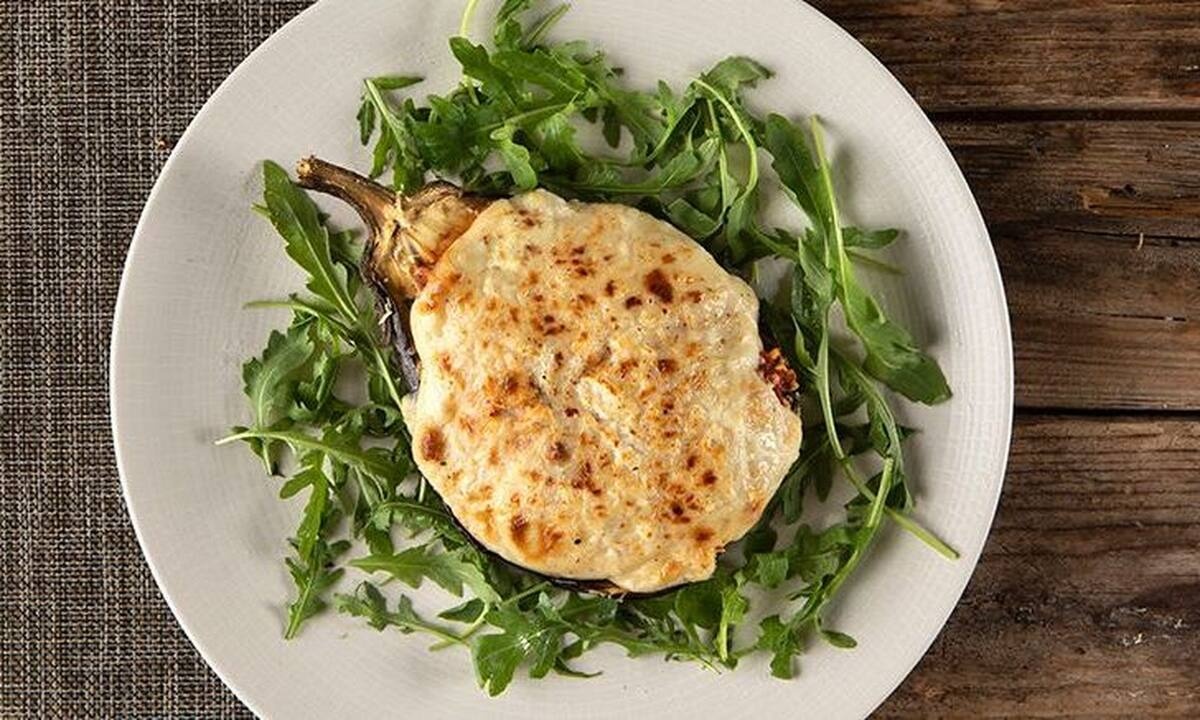 Μελιτζάνες παπουτσάκια από τον Άκη Πετρετζίκη