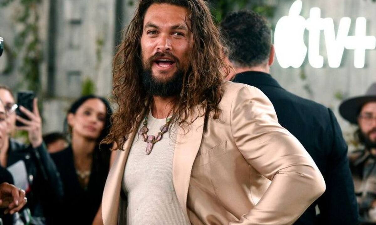 Ο Jason Momoa ανακοίνωσε γυμνός την μεγάλη του απόφαση