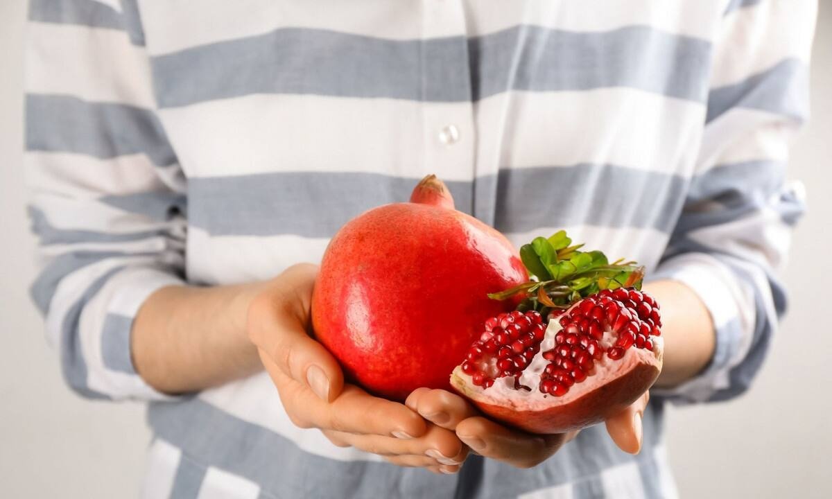 Ρόδι: Πώς ενισχύει τη γονιμότητα του άντρα και πώς της γυναίκας;