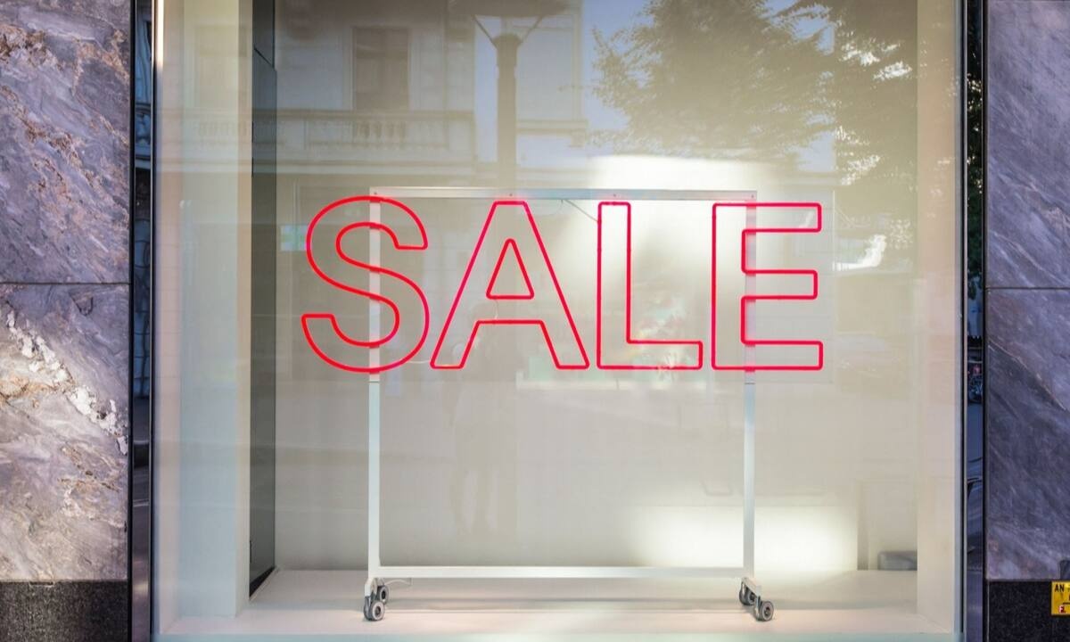 Γιατί οι διαφημίσεις για την Black Friday έχουν κόκκινο χρώμα