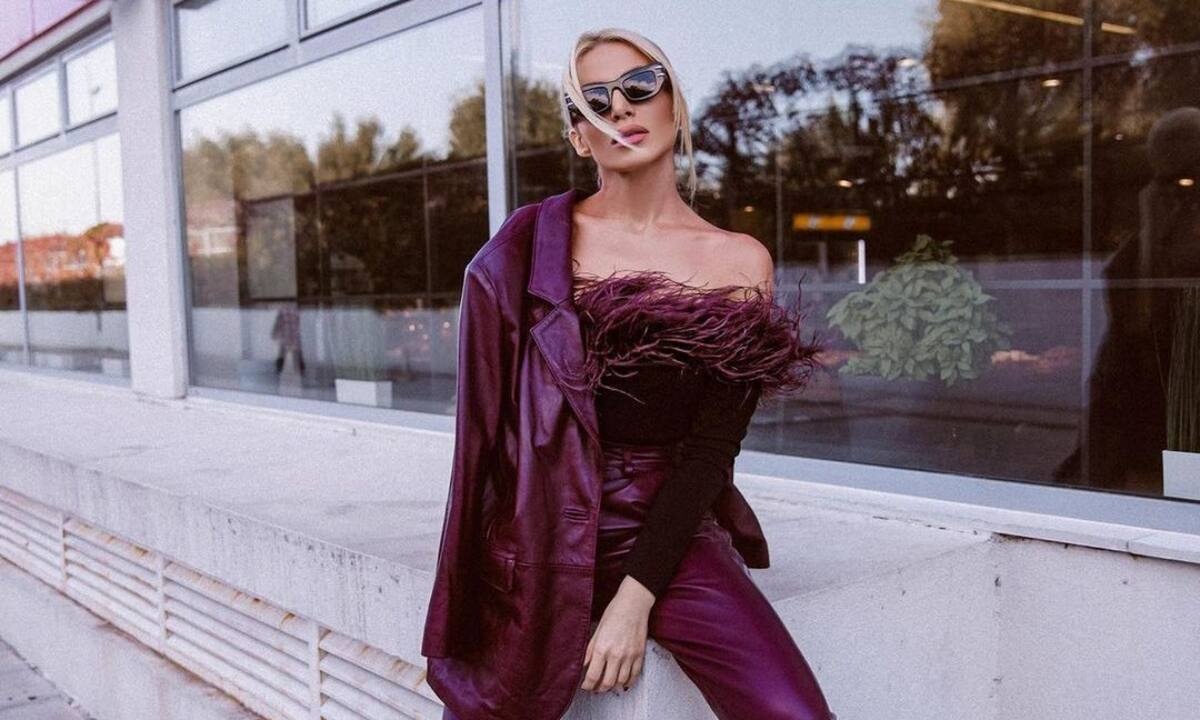 Κατερίνα Καινούργιου: Ντύθηκε με το χρώμα του χειμώνα- Πάρε ιδέες