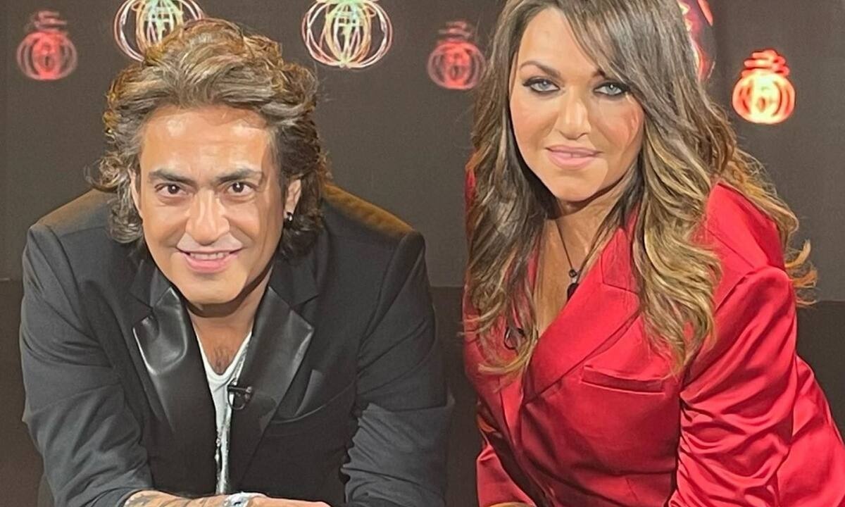 Συγκοινωνούντα δοχεία Γαρμπή -Σχοινάς: 6 αφιερώσεις ύμνος στον έρωτα