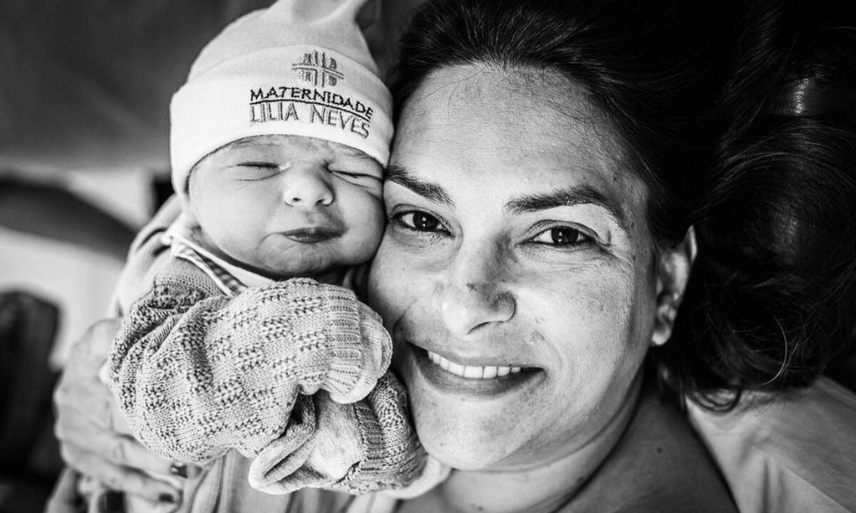 Πορτρέτα μαμάδων με τα μωρά τους στην αίθουσα τοκετού