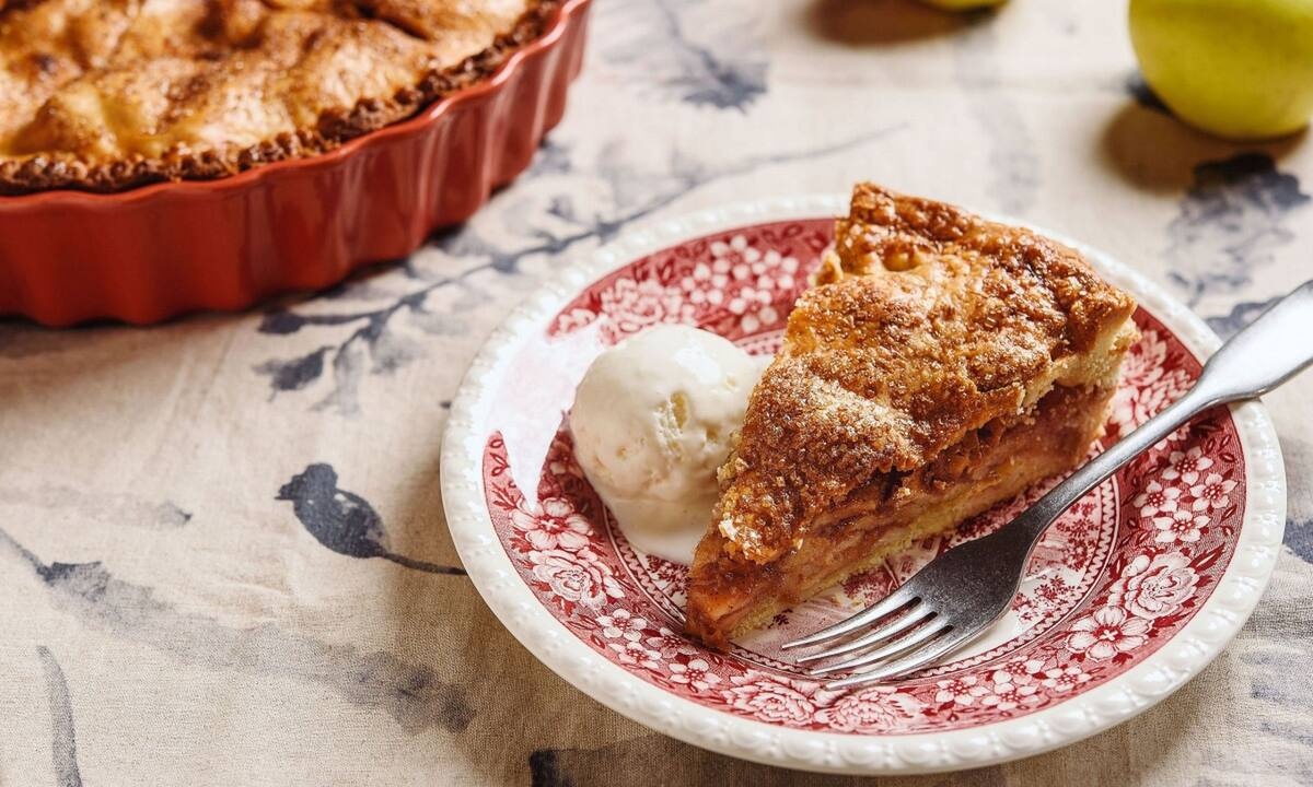 Συνταγή για μηλόπιτα με ψωμί στο πυρέξ