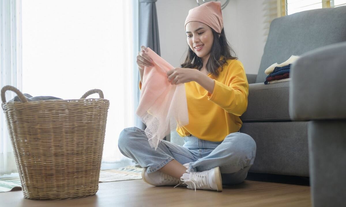 Τρεις τρόποι να επαναφέρετε το χρώμα στα ξεθωριασμένα ρούχα