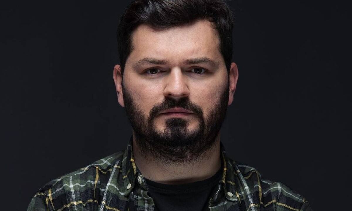 Ο Γιάννης Απέργης στο gossip-tv: «Είμαι οργισμένος. Είναι κολαστήριο, ζούγκλα…»