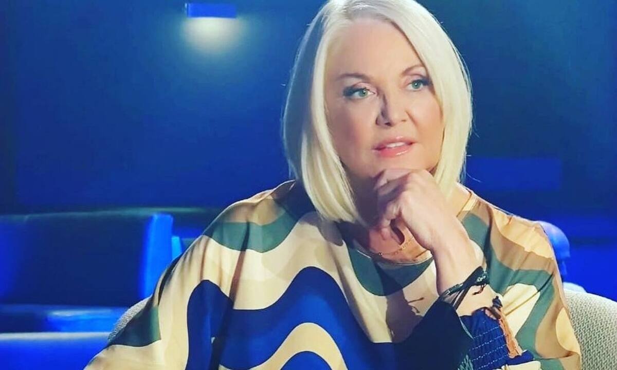 Συγκινεί η Ρούλα Κορομηλά: «Από το 2007 δίνω μάχη με ένα θηρίο που ζει μέσα στο σώμα μου»